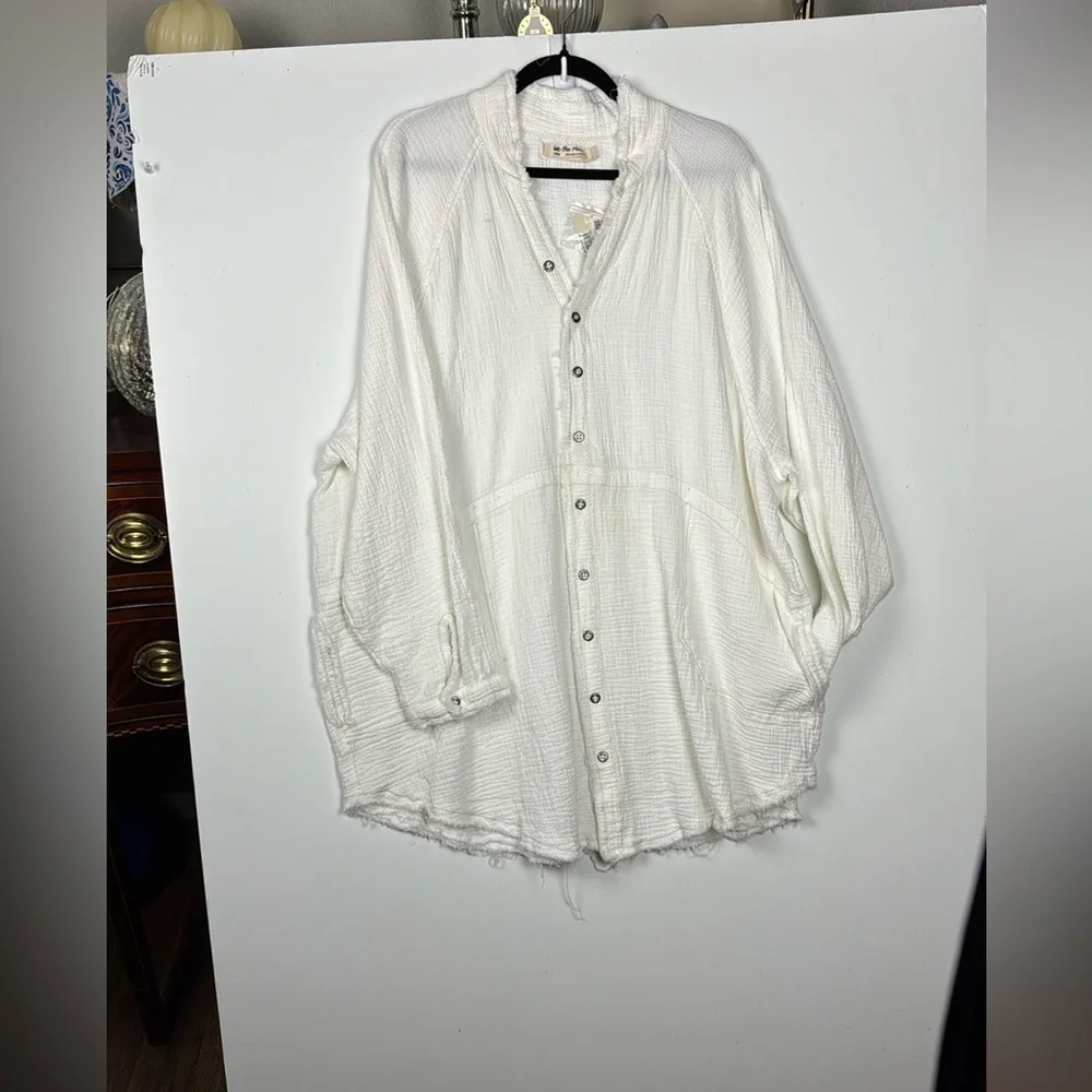 WE THE FREE SZ L OFF WHITE 100% COTTON LS WITH BUTTON CUFF BUTTON UP  POCKETS
